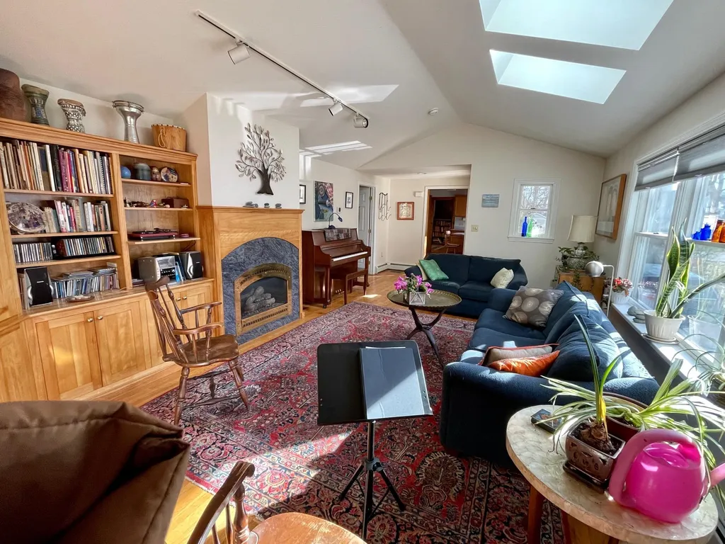 12 Locust Avenue Exeter NH 03833