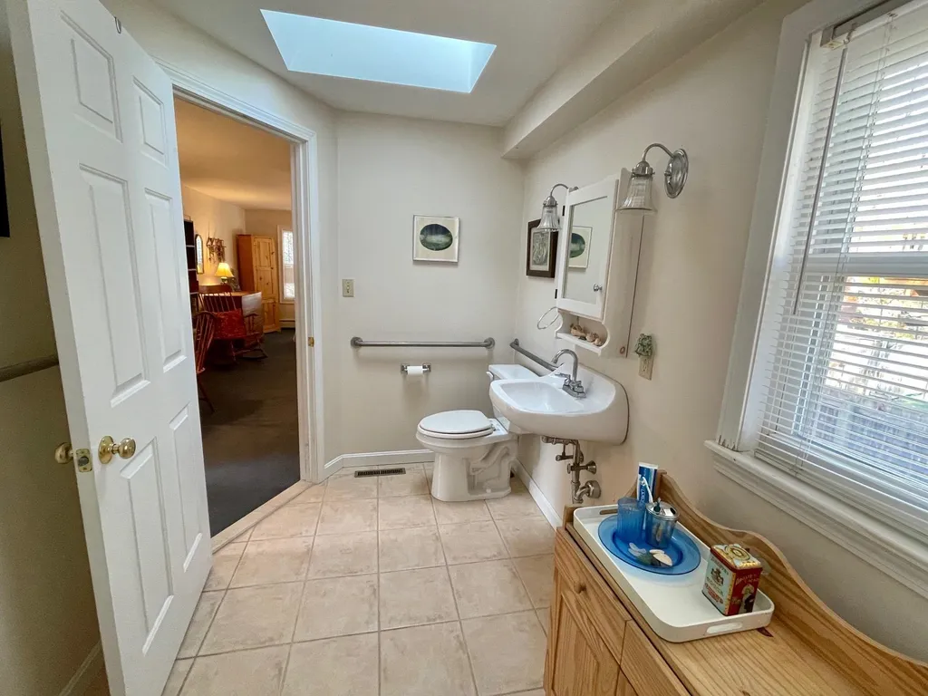 12 Locust Avenue Exeter NH 03833