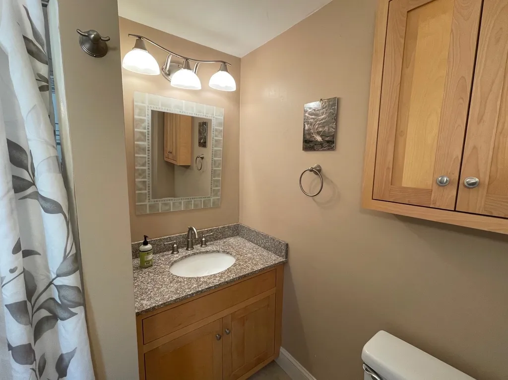 12 Locust Avenue Exeter NH 03833