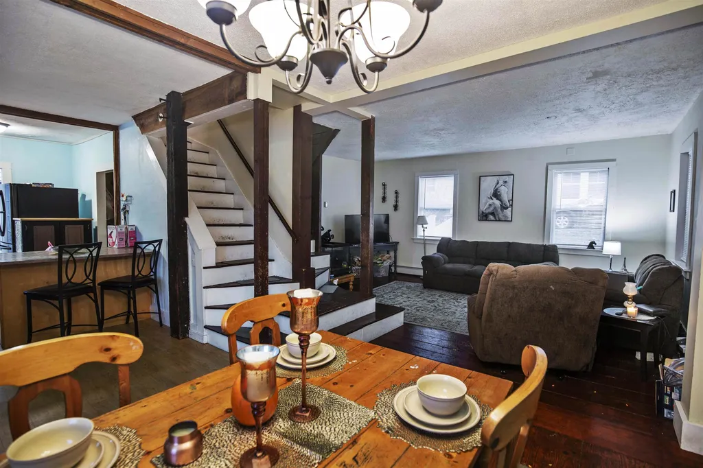 6 Abbott Street Derry NH 03038