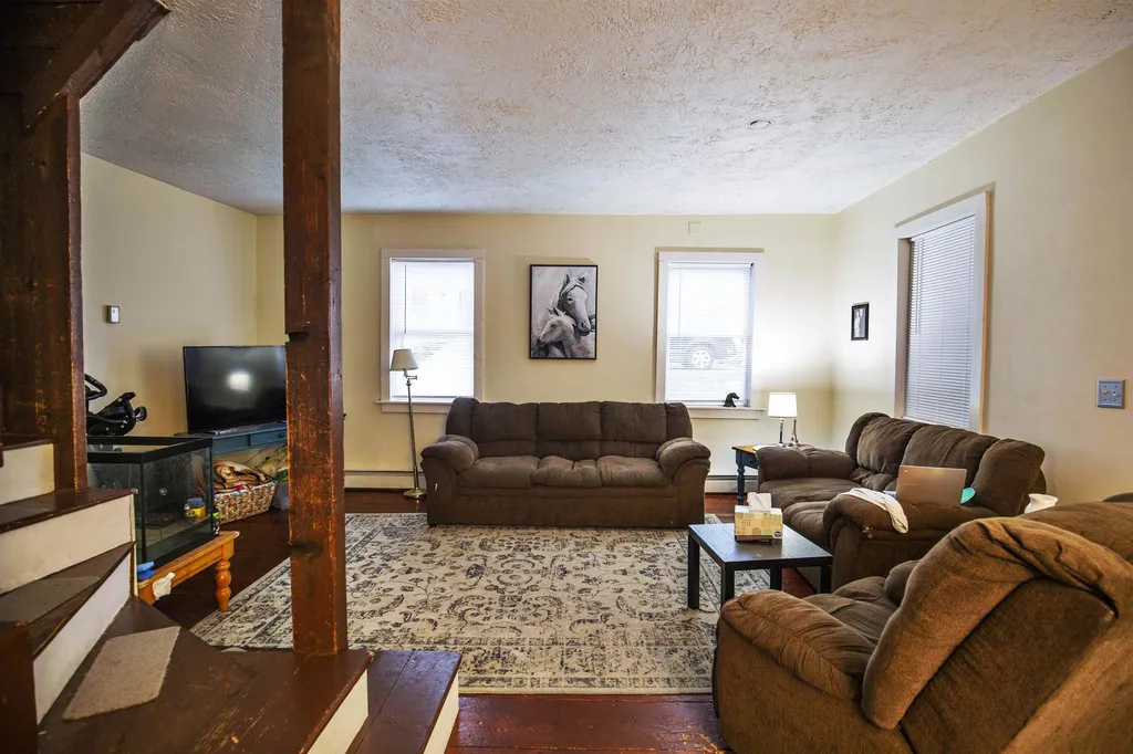 6 Abbott Street Derry NH 03038