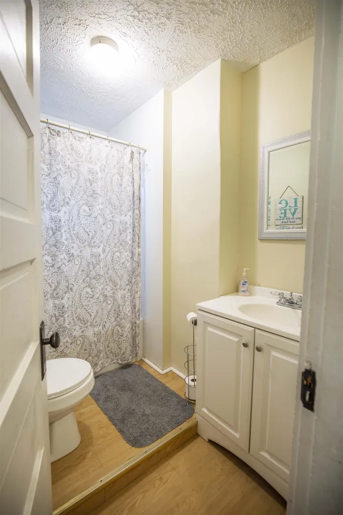 6 Abbott Street Derry NH 03038