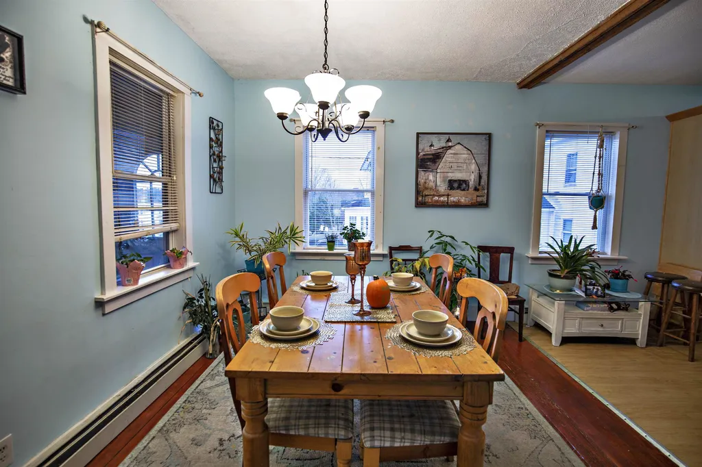 6 Abbott Street Derry NH 03038