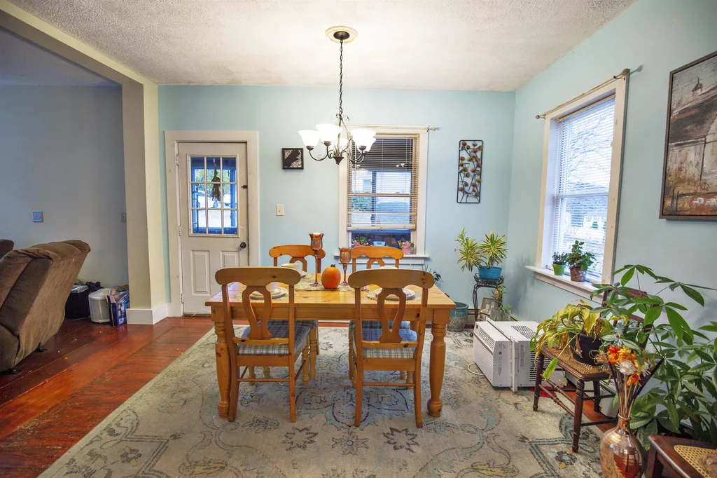 6 Abbott Street Derry NH 03038