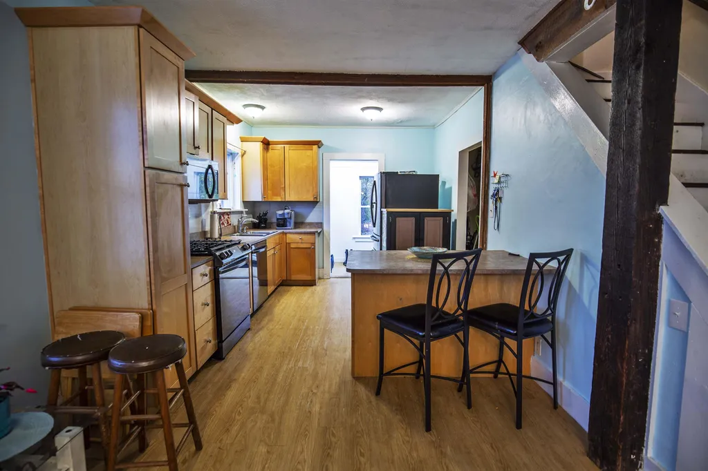 6 Abbott Street Derry NH 03038