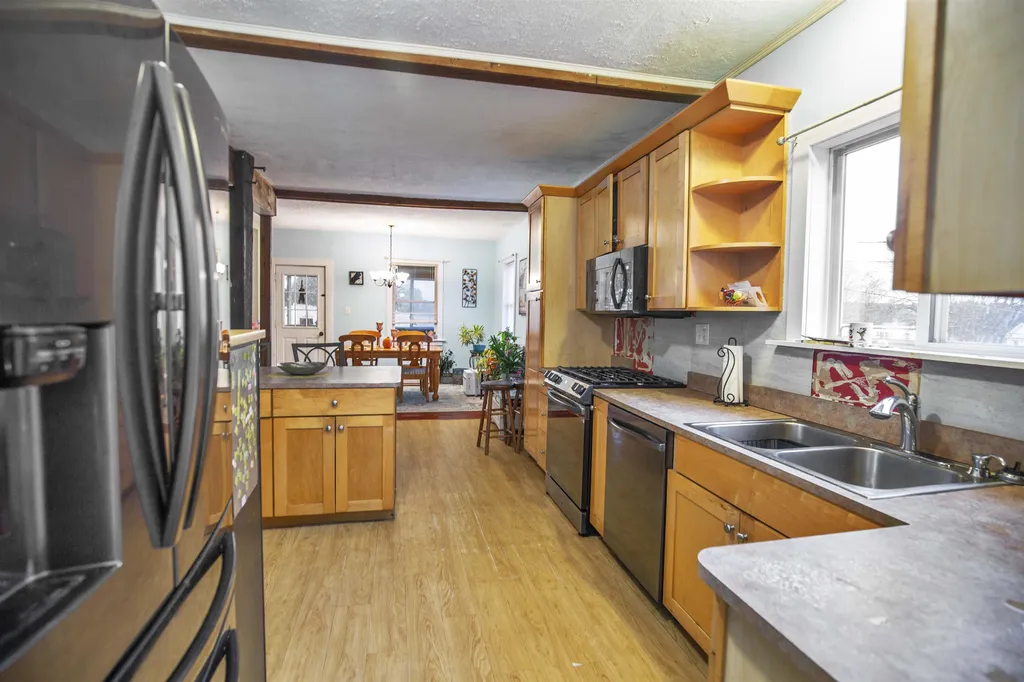 6 Abbott Street Derry NH 03038