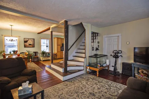 6 Abbott Street Derry NH 03038