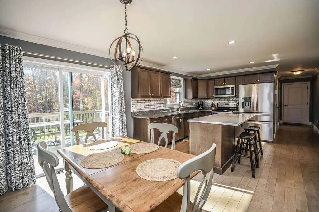 109 Litchfield Road Londonderry NH 03053