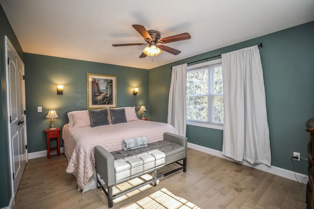109 Litchfield Road Londonderry NH 03053