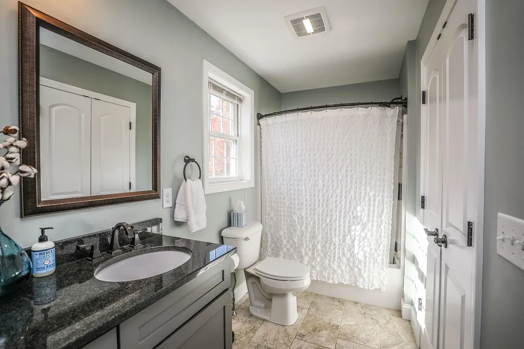 109 Litchfield Road Londonderry NH 03053