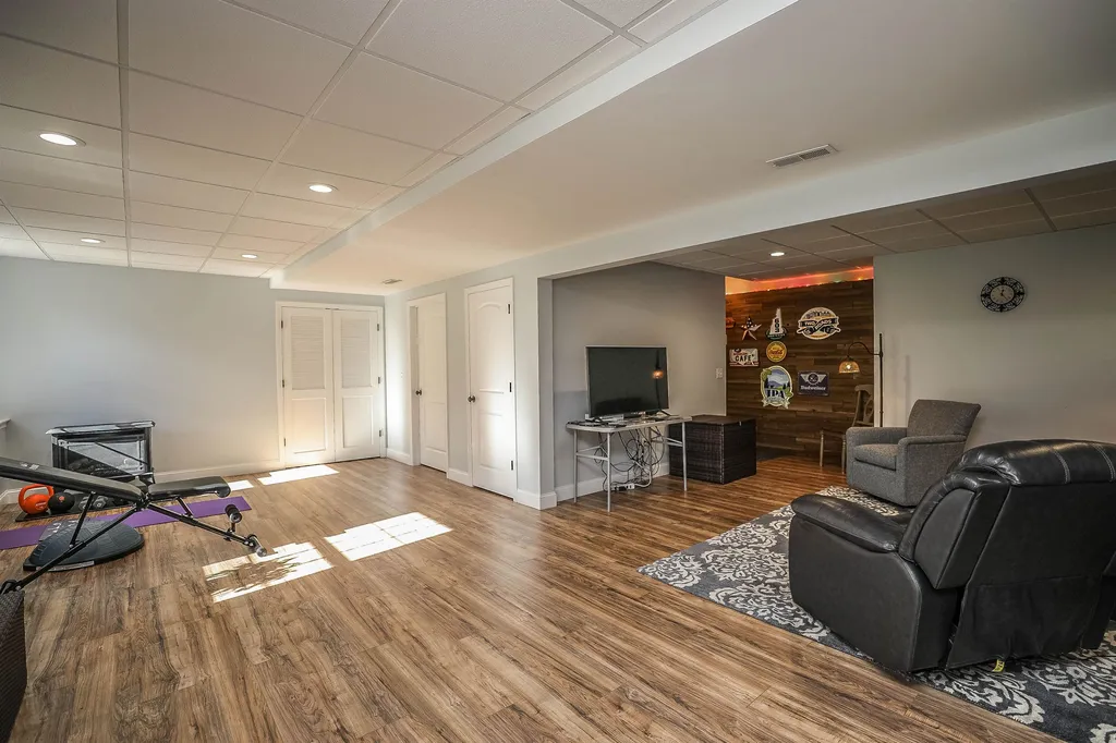 109 Litchfield Road Londonderry NH 03053
