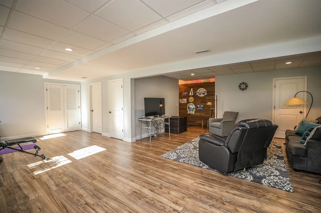 109 Litchfield Road Londonderry NH 03053