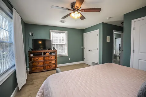 109 Litchfield Road Londonderry NH 03053