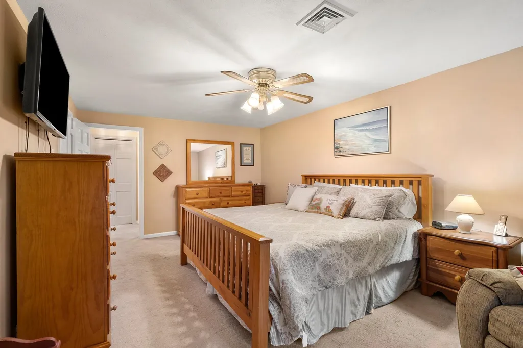 4 Kelley Drive Derry NH 03038