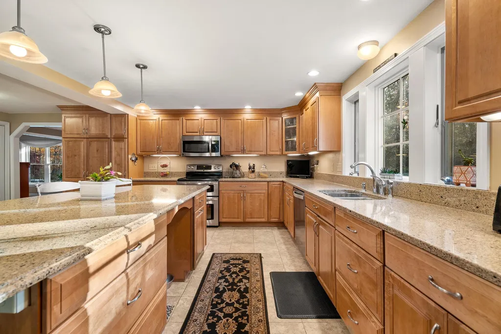 4 Kelley Drive Derry NH 03038