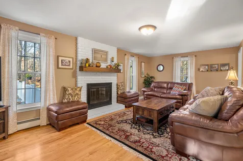 4 Kelley Drive Derry NH 03038