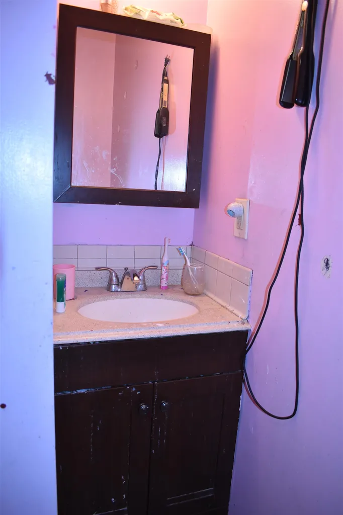 43 Grove Avenue Manchester NH 03109