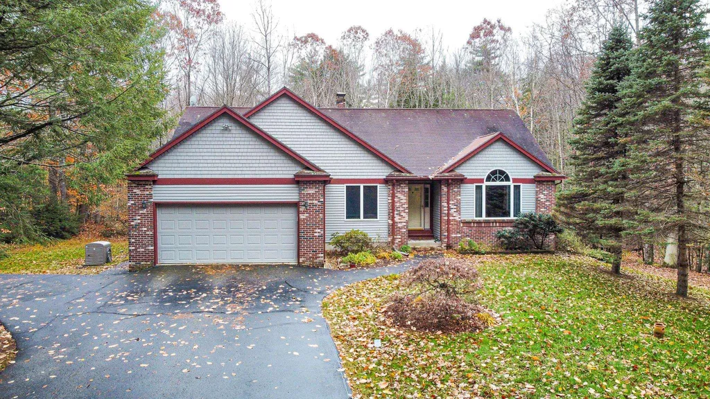 28 Lavoie Drive Nottingham NH 03290