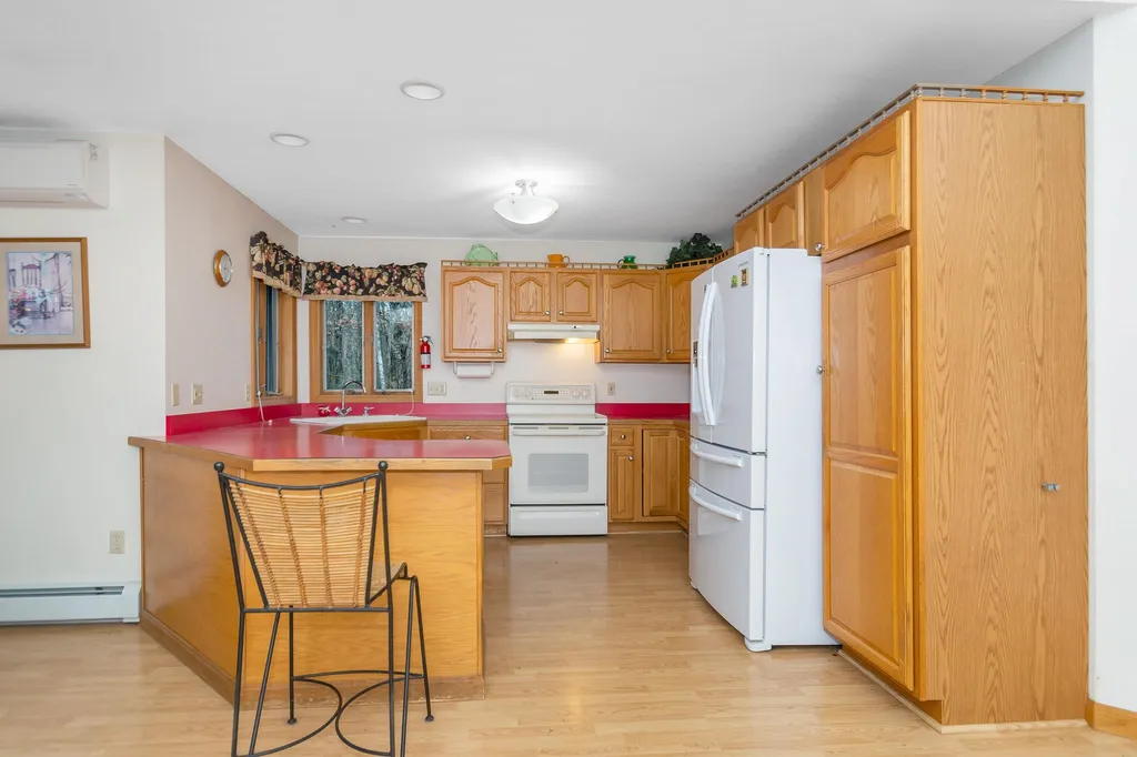 28 Lavoie Drive Nottingham NH 03290
