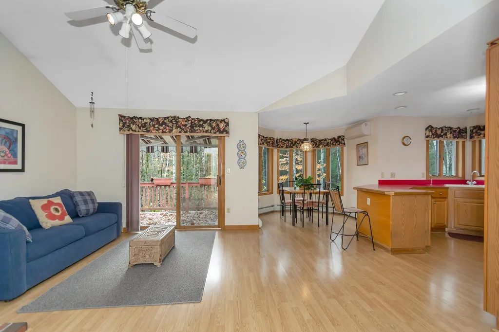 28 Lavoie Drive Nottingham NH 03290