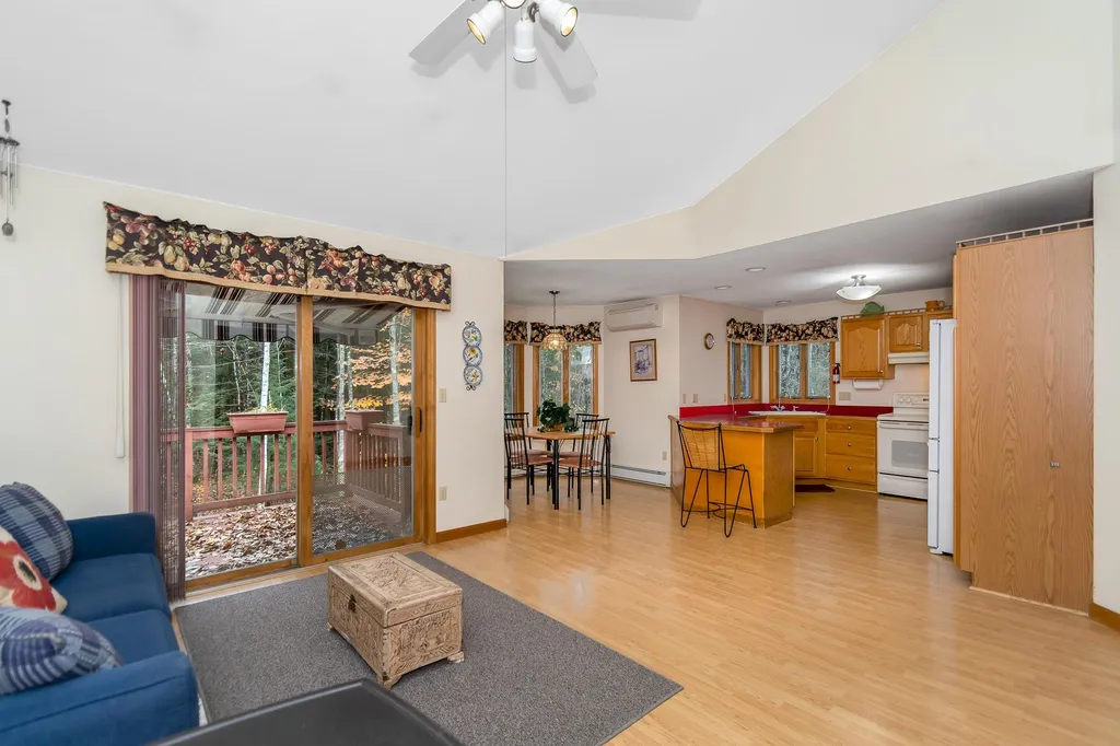 28 Lavoie Drive Nottingham NH 03290