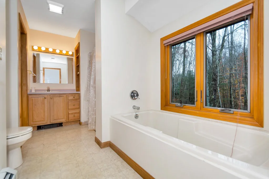 28 Lavoie Drive Nottingham NH 03290