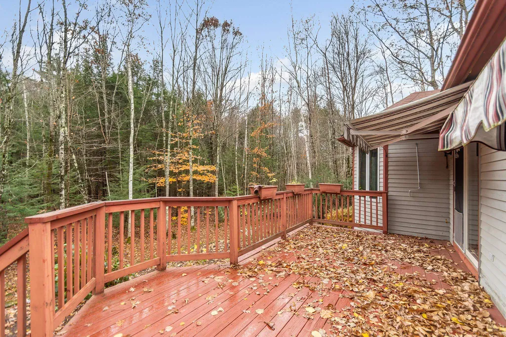 28 Lavoie Drive Nottingham NH 03290