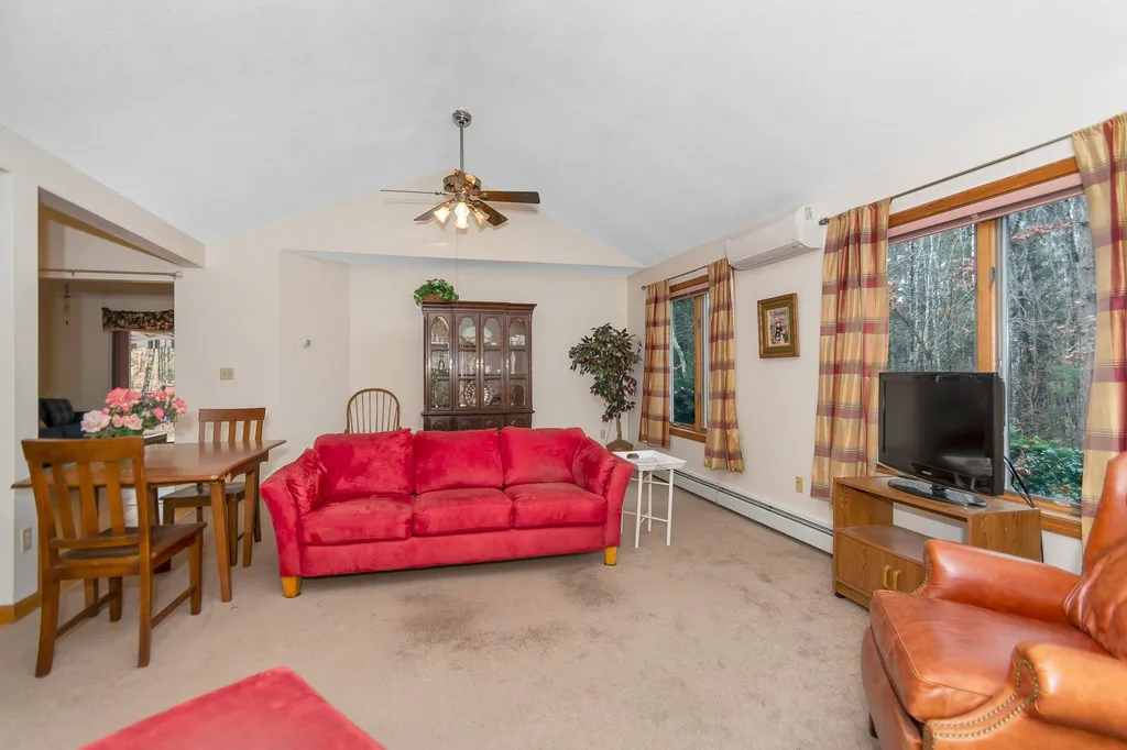 28 Lavoie Drive Nottingham NH 03290