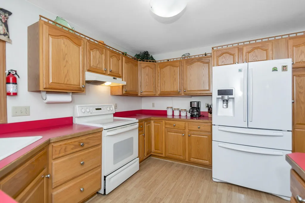 28 Lavoie Drive Nottingham NH 03290