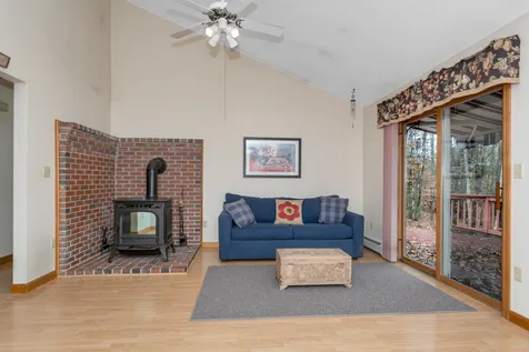 28 Lavoie Drive Nottingham NH 03290