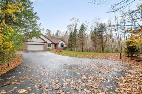 28 Lavoie Drive Nottingham NH 03290