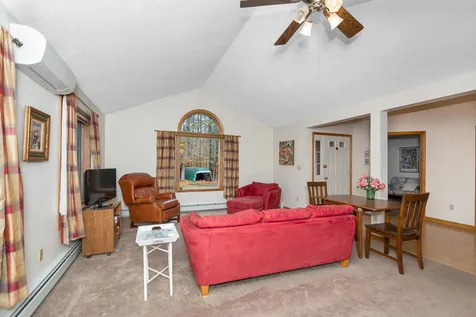 28 Lavoie Drive Nottingham NH 03290