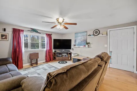 54 Nottingham Road Raymond NH 03077