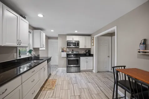 54 Nottingham Road Raymond NH 03077