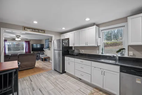 54 Nottingham Road Raymond NH 03077