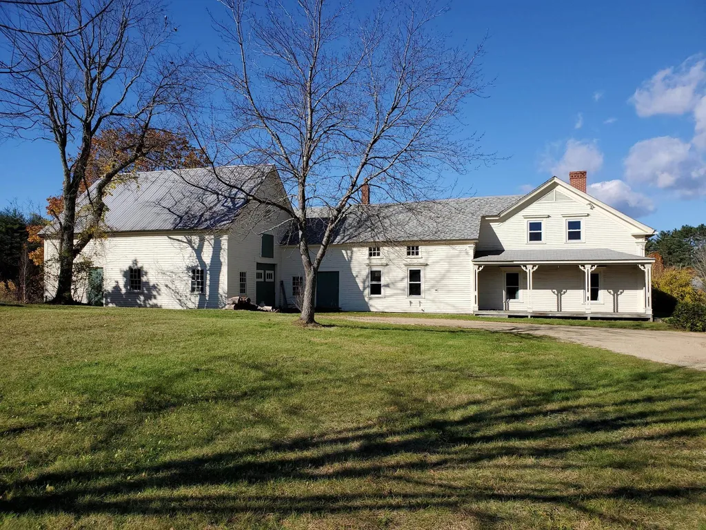 93 School Street Effingham NH 03882