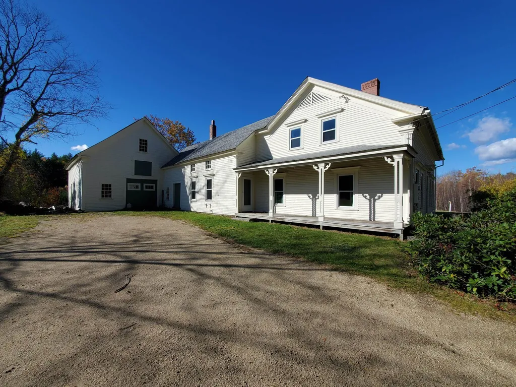 93 School Street Effingham NH 03882