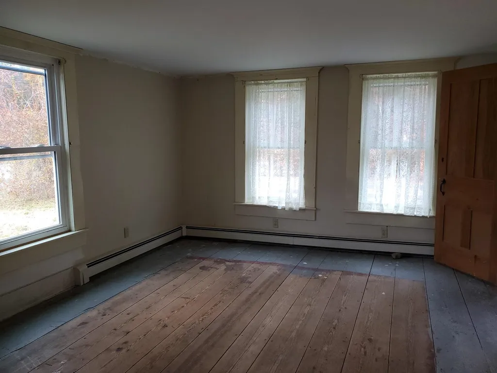 93 School Street Effingham NH 03882