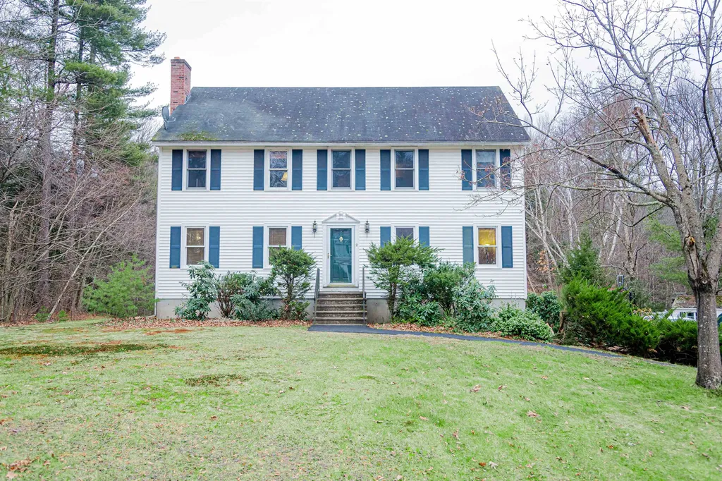2 Hazelnut Lane Londonderry NH 03053