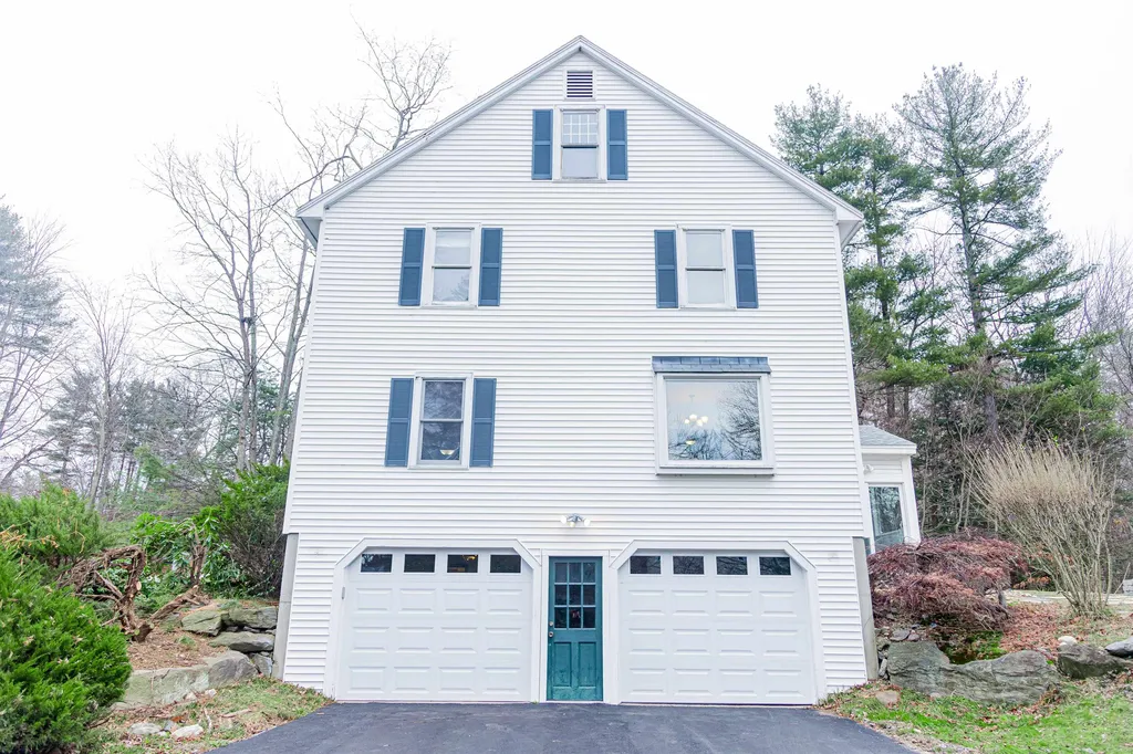 2 Hazelnut Lane Londonderry NH 03053