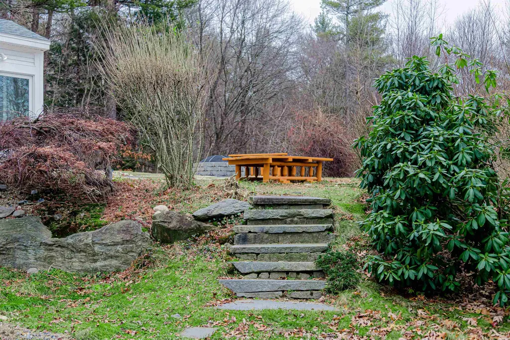 2 Hazelnut Lane Londonderry NH 03053
