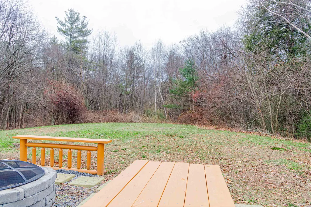 2 Hazelnut Lane Londonderry NH 03053