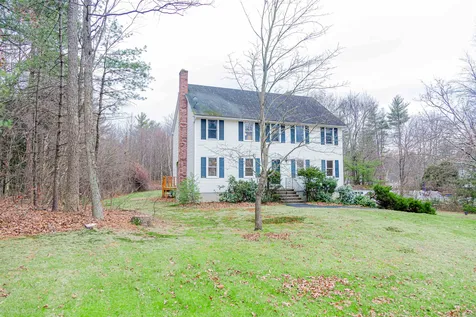2 Hazelnut Lane Londonderry NH 03053