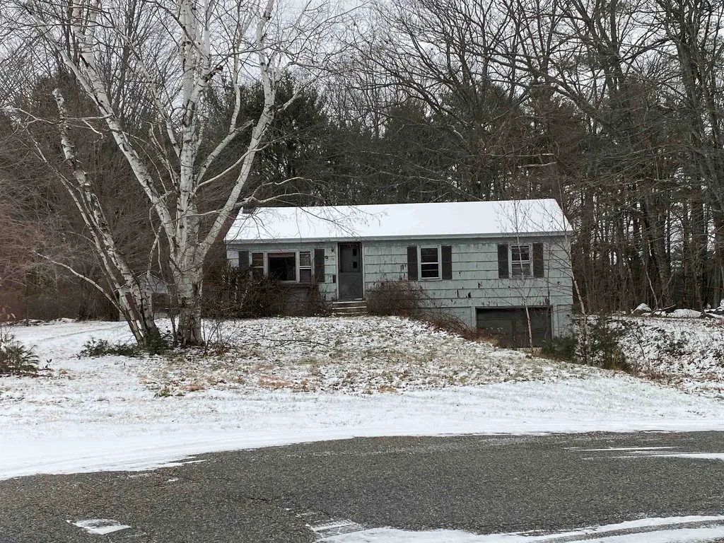 18 Anagance Lane Wolfeboro NH 03894