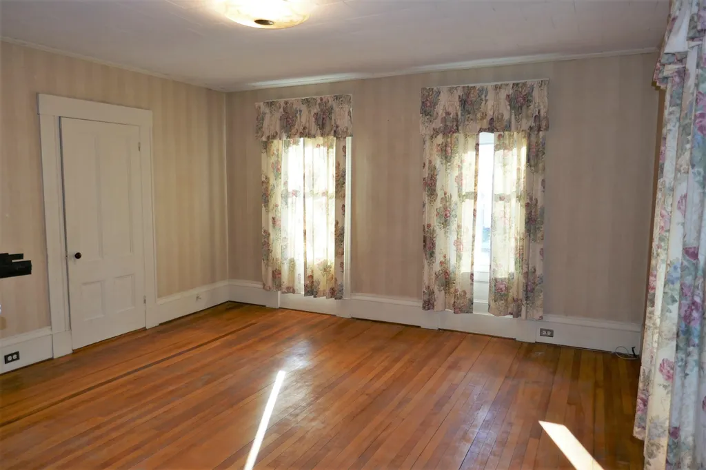 12 1/2 Summer Street Nashua NH 03064