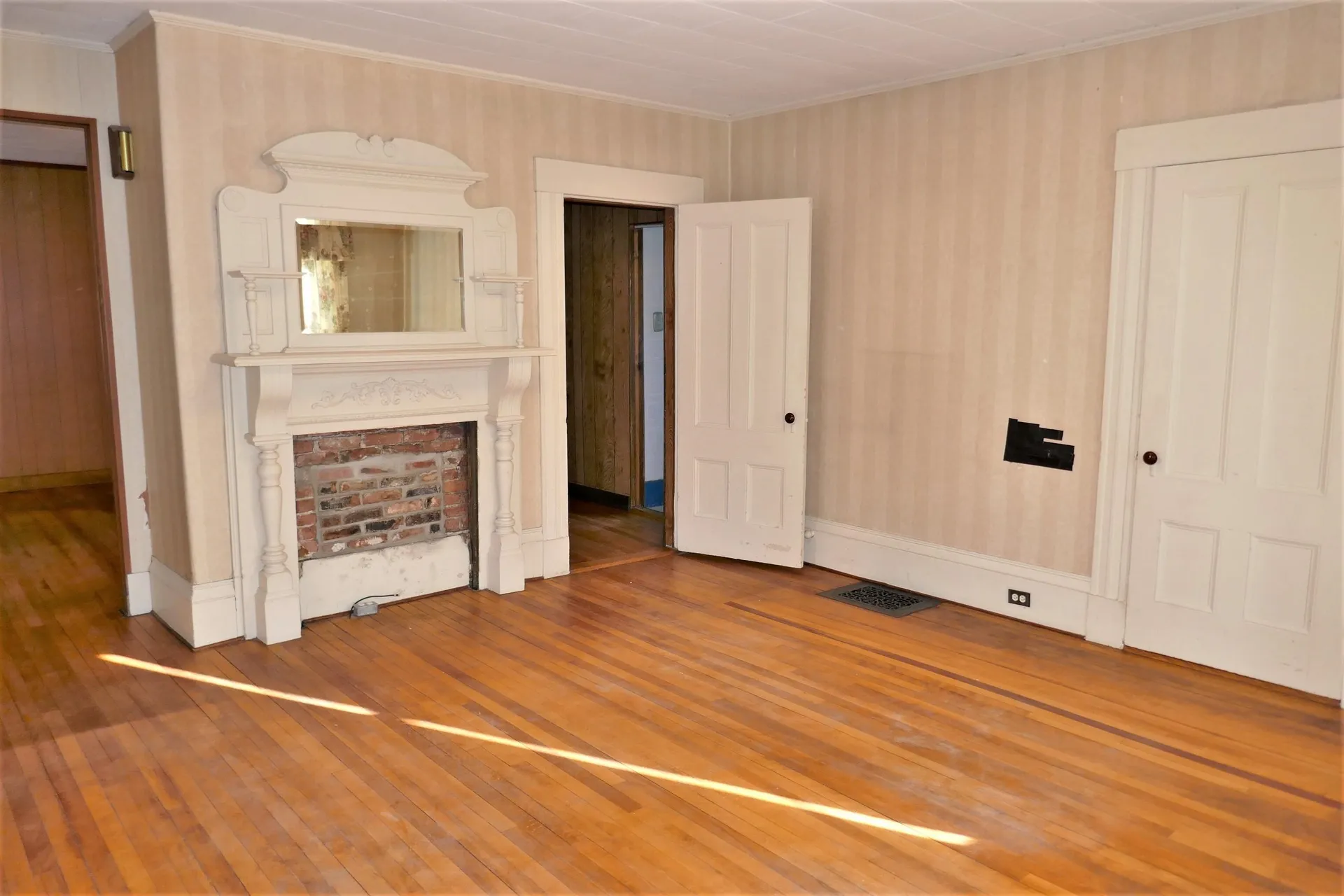 12 1/2 Summer Street Nashua NH 03064