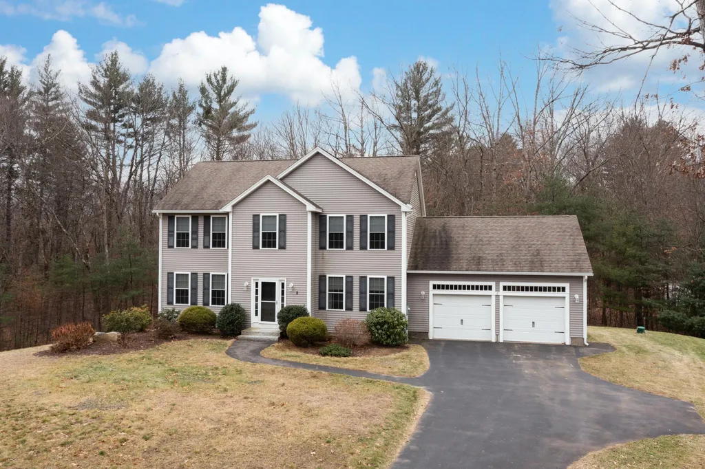 2 Heron Drive Litchfield NH 03052