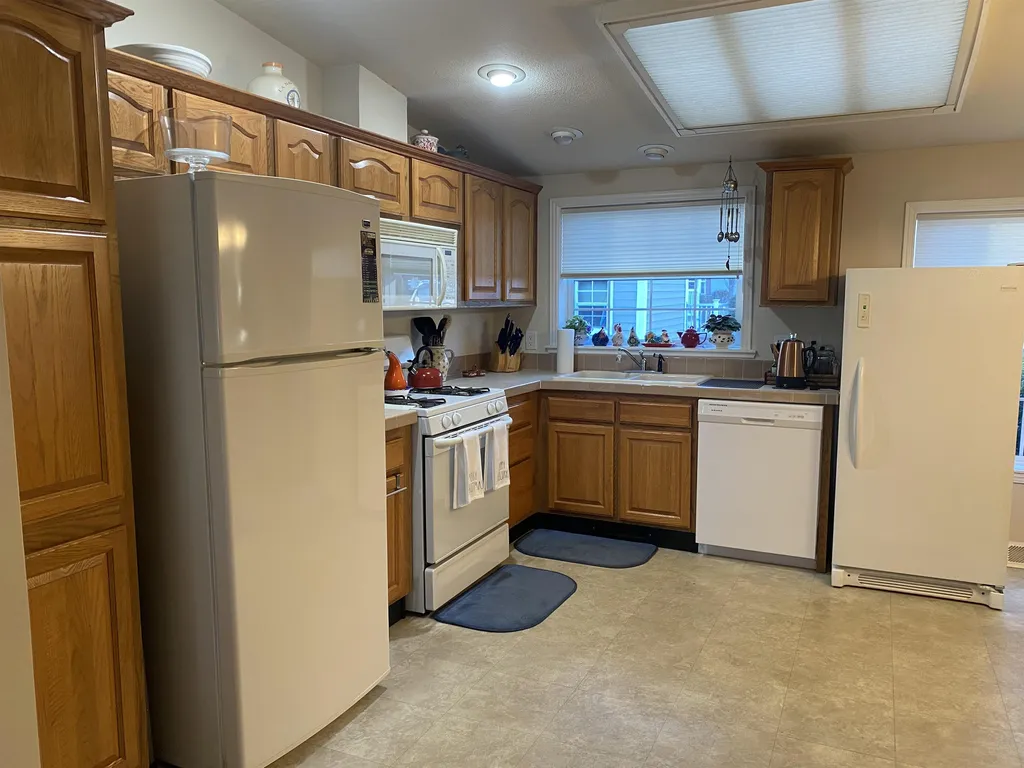 36 Sunset Way Manchester NH 03104