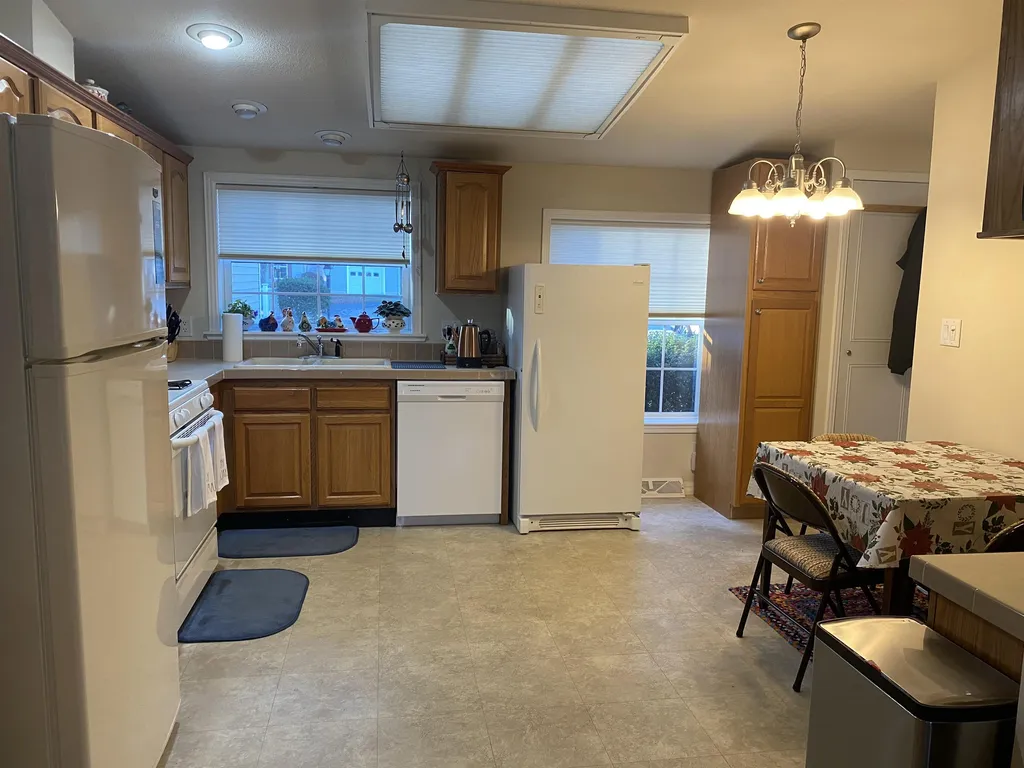36 Sunset Way Manchester NH 03104