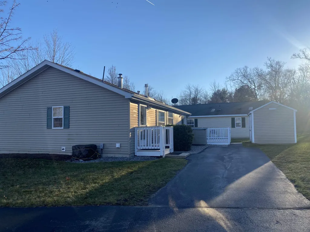 36 Sunset Way Manchester NH 03104